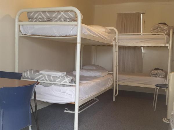 Camellia Court Family Motel : photo 1 de la chambre cabine quadruple basique avec salle de bains commune