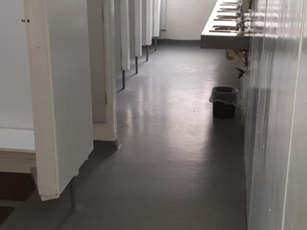 Camellia Court Family Motel : photo 1 de la chambre chambre familiale avec salle de bains commune