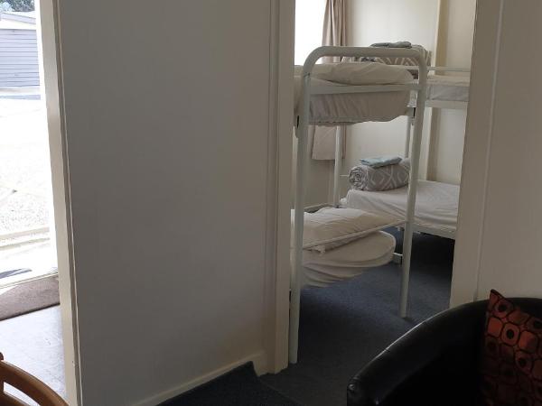 Camellia Court Family Motel : photo 4 de la chambre cabine basique avec salle de bains commune