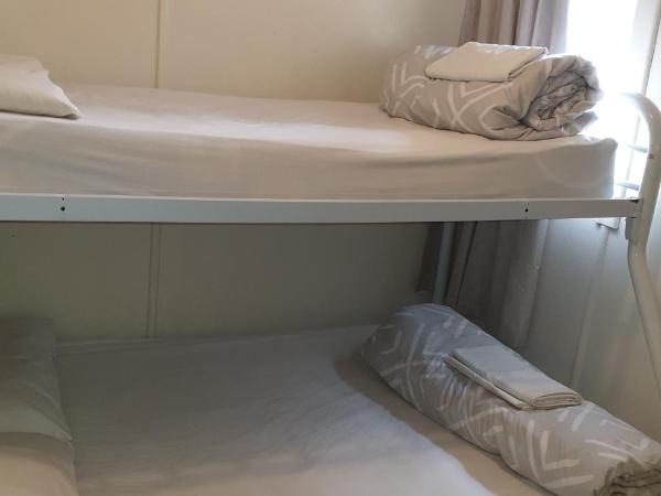 Camellia Court Family Motel : photo 5 de la chambre cabine triple Économique avec salle de bains commune