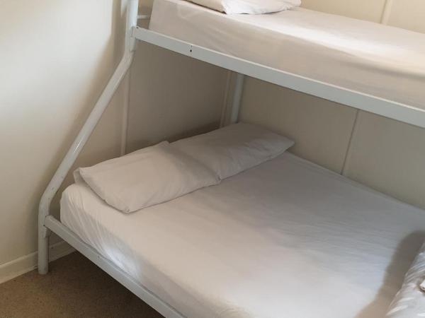 Camellia Court Family Motel : photo 6 de la chambre cabine triple Économique avec salle de bains commune