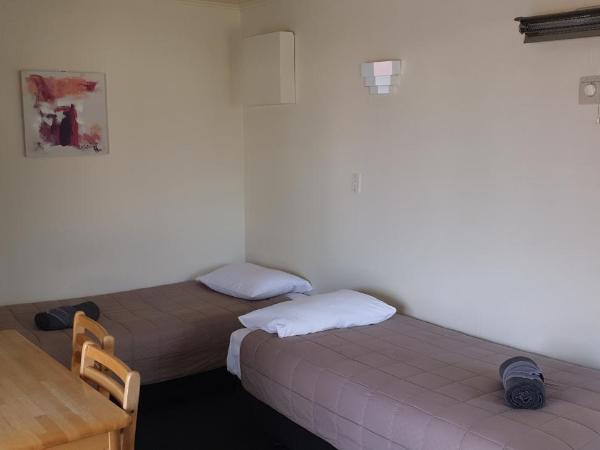 Camellia Court Family Motel : photo 2 de la chambre appartement (5 adultes)