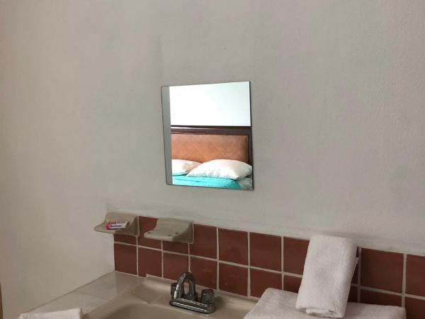 Airport Sleepy Inn : photo 1 de la chambre chambre double