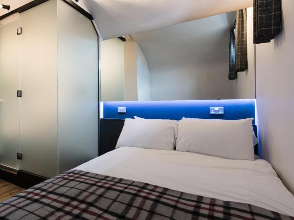 CoDE Pod - The CoURT - Edinburgh : photo 1 de la chambre chambre double avec salle de bains privative
