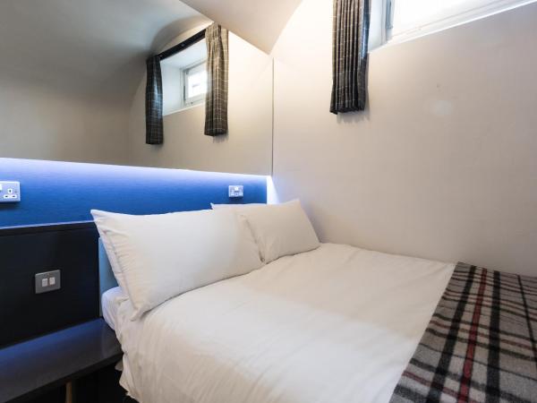 CoDE Pod - The CoURT - Edinburgh : photo 3 de la chambre chambre double avec salle de bains privative