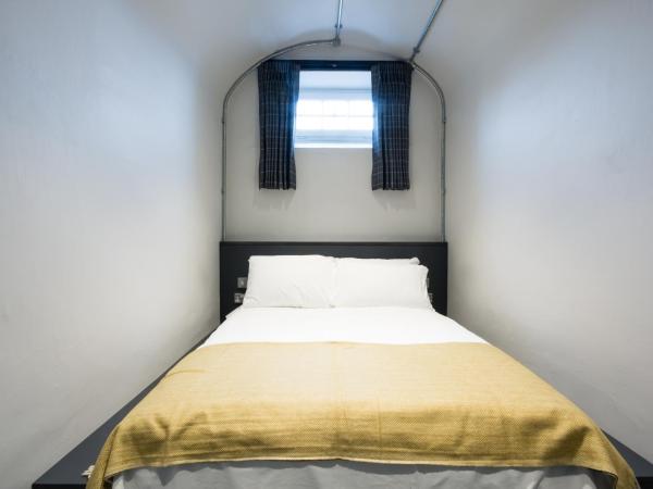 CoDE Pod - The CoURT - Edinburgh : photo 6 de la chambre chambre double avec salle de bains commune