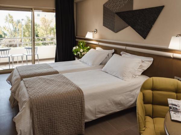 Emmantina Hotel : photo 6 de la chambre chambre double ou lits jumeaux supérieure avec vue sur ville