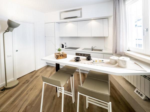 Gallery House : photo 8 de la chambre suite avec salle de bains privative