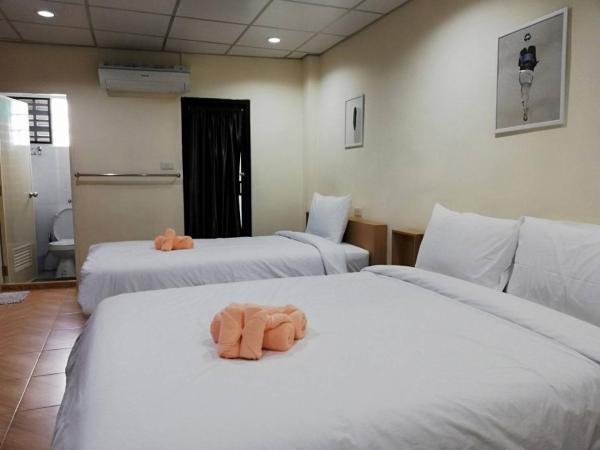 Double D Rooms & Cafe : photo 8 de la chambre chambre quadruple avec salle de bains privative