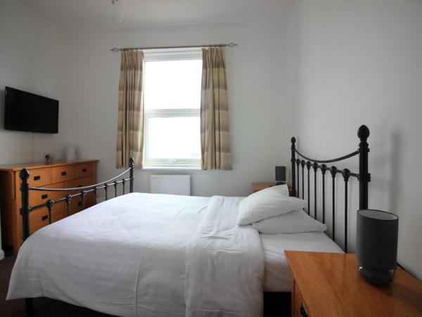 Seafield House : photo 1 de la chambre chambre simple avec douche 