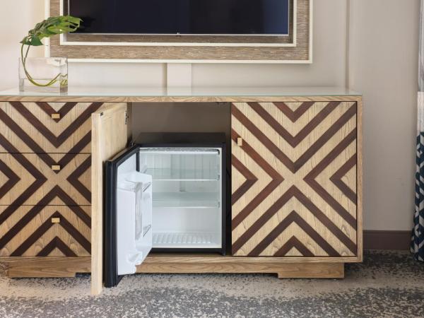 OUTRIGGER Waikiki Beachcomber Hotel : photo 10 de la chambre chambre 1 lit king-size - vue partielle sur océan