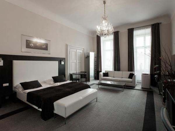 Old Town Square Residence by Emblem : photo 1 de la chambre suite junior