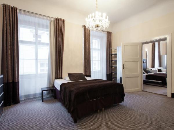 Old Town Square Residence by Emblem : photo 3 de la chambre chambre familiale