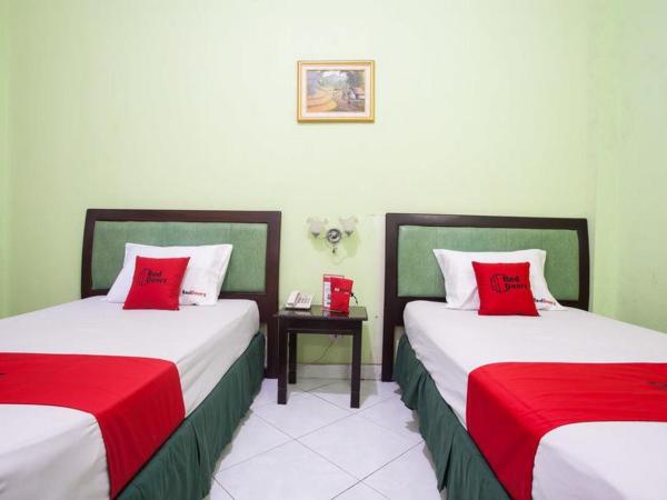 RedDoorz near Juanda International Airport : photo 2 de la chambre chambre lits jumeaux