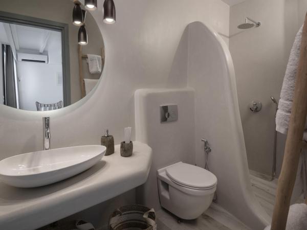 Iliada Suites : photo 3 de la chambre suite deluxe avec baignoire spa