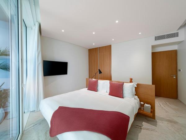 FIVE Jumeirah Village : photo 3 de la chambre suite une chambre avec bain à remous