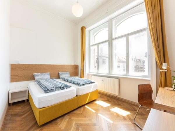 Jacob Brno : photo 6 de la chambre chambre double avec salle de bains privative - vue sur place