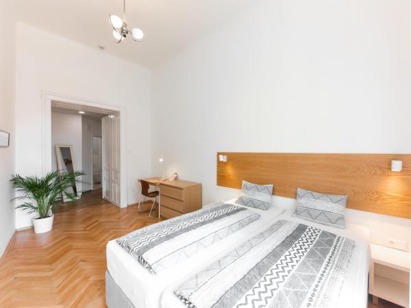 Jacob Brno : photo 4 de la chambre chambre double avec salle de bains privative - vue sur place