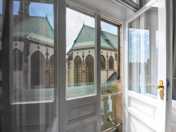 Jacob Brno : photo 3 de la chambre chambre double avec salle de bains privative - vue sur place