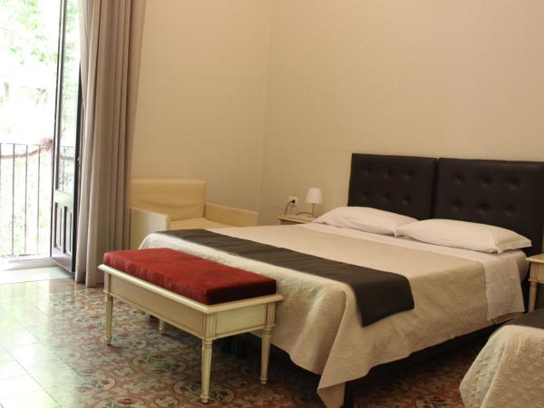 Umberto House Catania : photo 3 de la chambre chambre triple confort