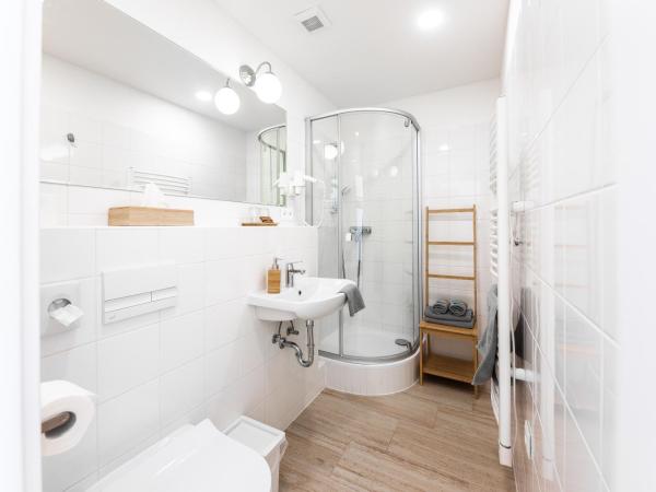 Jacob Brno : photo 4 de la chambre chambre simple avec salle de bains privative