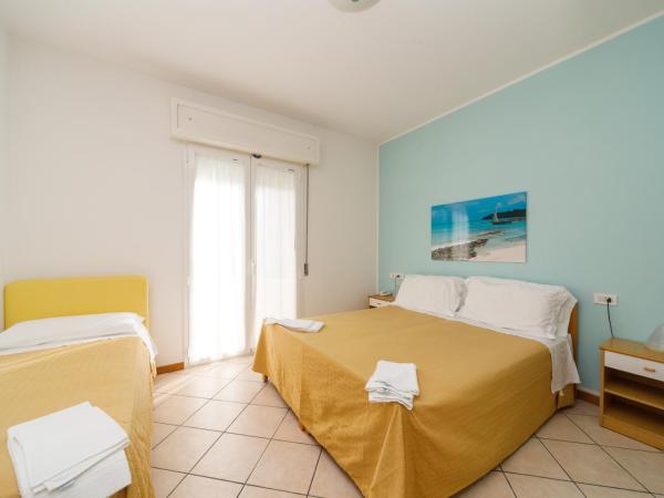 Albergo Roma Spiaggia : photo 5 de la chambre chambre triple avec balcon