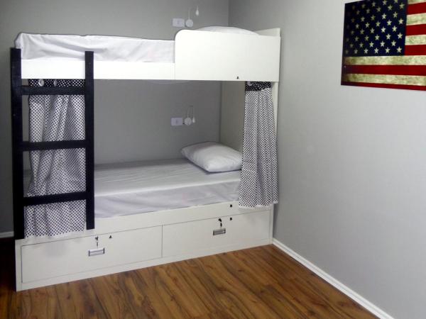 Visto Hostel : photo 6 de la chambre lit dans dortoir pour hommes de 4 lits