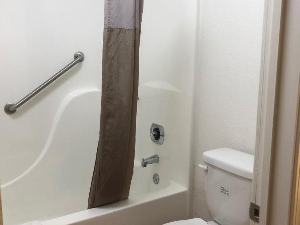 Motel 6-Nashville, TN - Airport : photo 7 de la chambre chambre lit king-size - accessible aux personnes à mobilité réduite - non-fumeurs