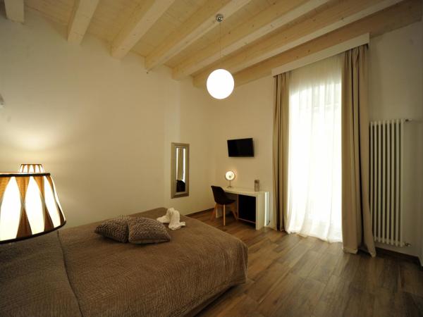 B&B Palazzo San Michele : photo 6 de la chambre chambre double ou lits jumeaux supérieure avec vue sur ville
