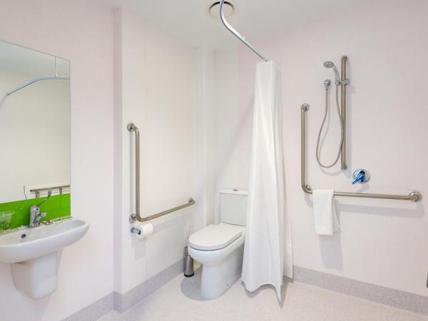 LyLo Queenstown : photo 8 de la chambre chambre quadruple avec salle de bains privative