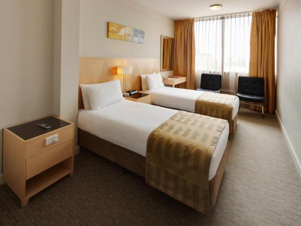Quality Hotel Ambassador Perth : photo 1 de la chambre chambre lits jumeaux standard