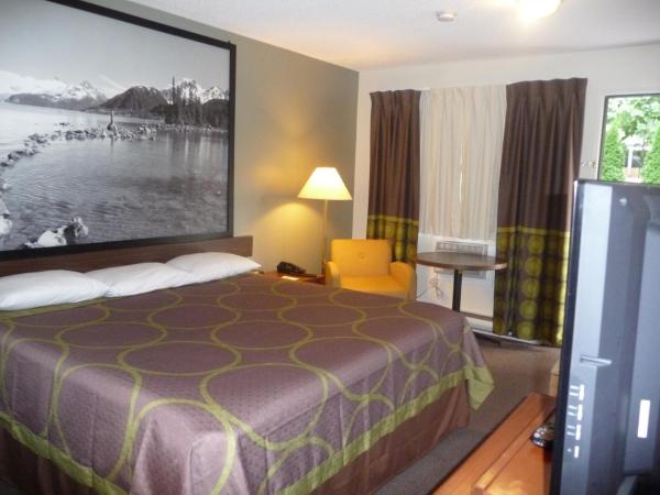 Super 8 by Wyndham Kamloops East : photo 2 de la chambre studio lit queen-size - non-fumeurs