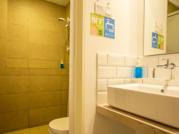 Minima 8 : photo 5 de la chambre chambre simple avec salle de bains commune