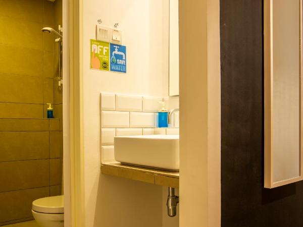 Minima 8 : photo 6 de la chambre chambre simple avec salle de bains commune