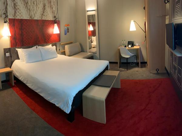 Ibis Gdansk Stare Miasto : photo 4 de la chambre chambre lit queen-size avec lit d’appoint