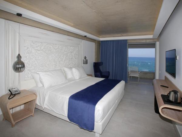 Cretan Blue Beach Hotel : photo 1 de la chambre standard room sea front