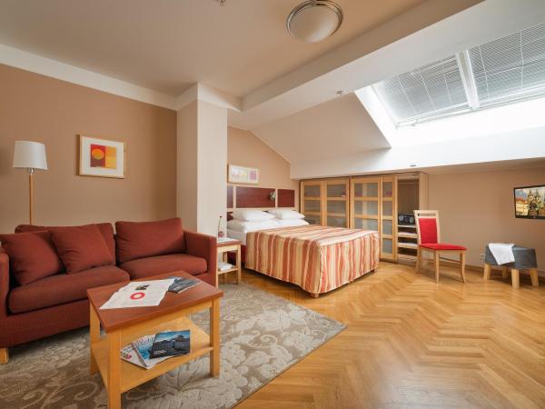 EA Hotel Julis : photo 5 de la chambre studio lit king-size avec canapé-lit