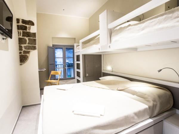 Little Italy Hostel Ex Chiesa S Donato : photo 5 de la chambre chambre deluxe double ou lits jumeaux