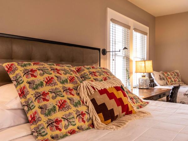 Hotel Broad Ripple : photo 6 de la chambre chambre familiale avec balcon