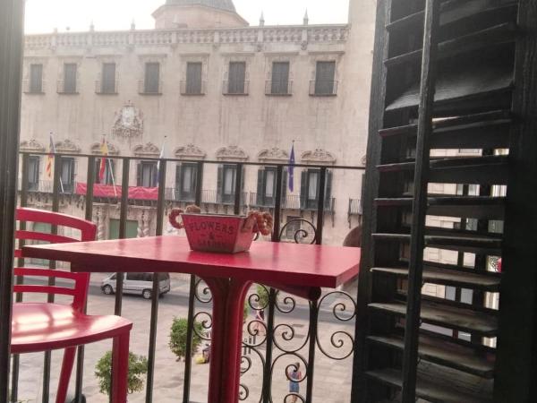 Old Center Inn Alicante : photo 2 de la chambre chambre quadruple avec salle de bains commune