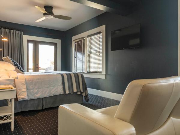 Hotel Broad Ripple : photo 6 de la chambre chambre lit king-size avec balcon