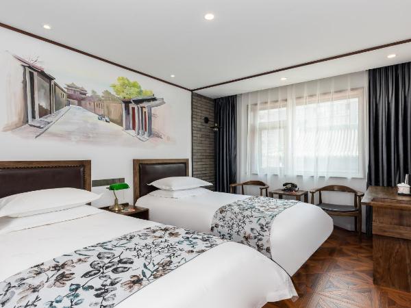 Time Traveller Hotel - Near Prince Gong's Mansion, Beihai Park, Tian'anmen Square, Nanluoguxiang Hutong, Huguosi Hutong Snack Street, 5 minutes walk away from Ping'anli Subway Station, Free ice cream and laundry service,English communication well : photo 1 de la chambre chambre lits jumeaux supérieure