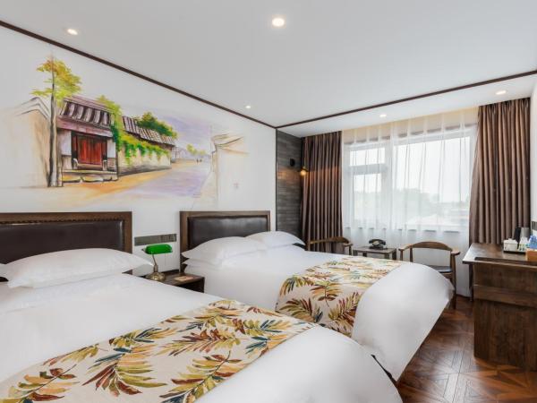 Time Traveller Hotel - Near Prince Gong's Mansion, Beihai Park, Tian'anmen Square, Nanluoguxiang Hutong, Huguosi Hutong Snack Street, 5 minutes walk away from Ping'anli Subway Station, Free ice cream and laundry service,English communication well : photo 2 de la chambre chambre familiale