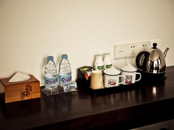 Time Traveller Hotel - Near Prince Gong's Mansion, Beihai Park, Tian'anmen Square, Nanluoguxiang Hutong, Huguosi Hutong Snack Street, 5 minutes walk away from Ping'anli Subway Station, Free ice cream and laundry service,English communication well : photo 4 de la chambre chambre double deluxe