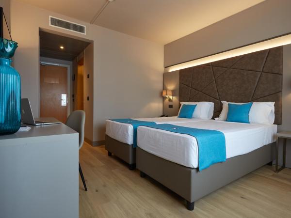 DC HOTEL INTERNATIONAL : photo 3 de la chambre chambre lits jumeaux