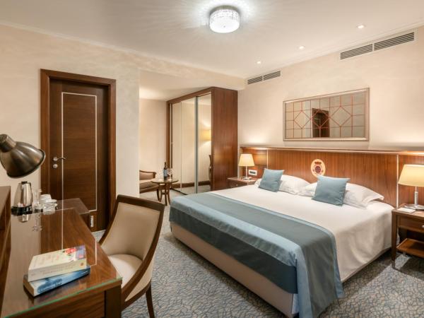 Hotel More : photo 2 de la chambre chambre familiale avec balcon