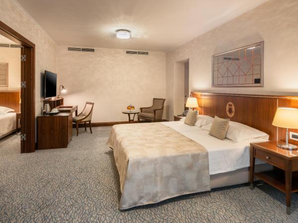 Hotel More : photo 3 de la chambre chambre familiale avec balcon