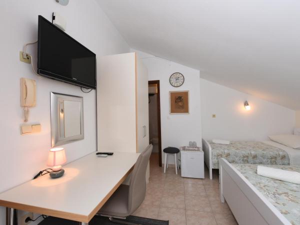 Guesthouse Barić : photo 5 de la chambre chambre double deluxe avec balcon