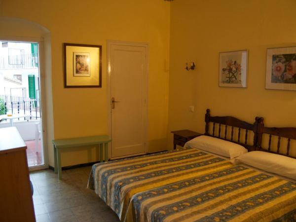 L´Hostalet : photo 7 de la chambre chambre double ou lits jumeaux avec balcon