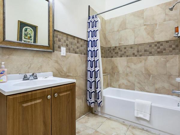 Stylish 4BR condo in Downtown by Hosteeva : photo 9 de la chambre appartement 4 chambres